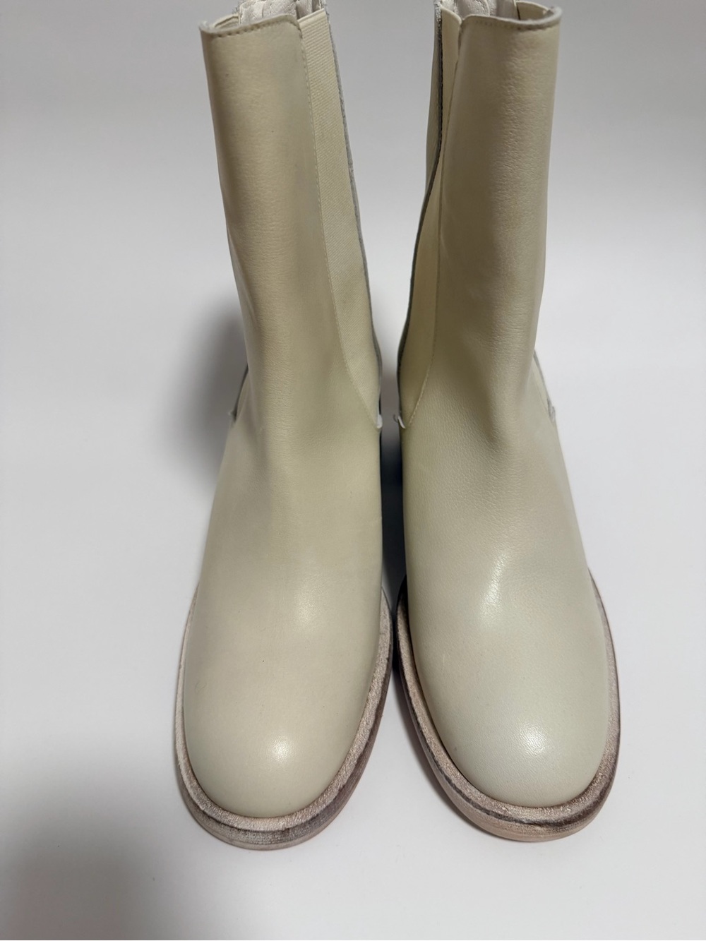 NWOT Free People Essential Chelsea Boots Chalk - Picture 4 of 9